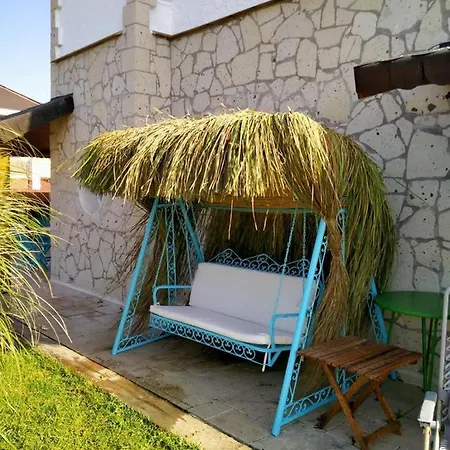 Villa Dalyan - Deniz Manzarali Plaja Cok Yakin Bahceli Çeşme