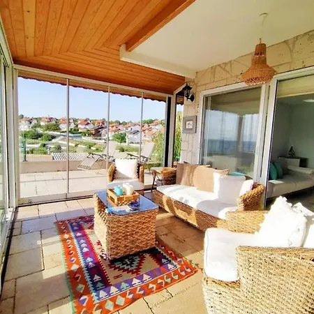 Dalyan - Deniz Manzarali Plaja Cok Yakin Bahceli Villa Çeşme