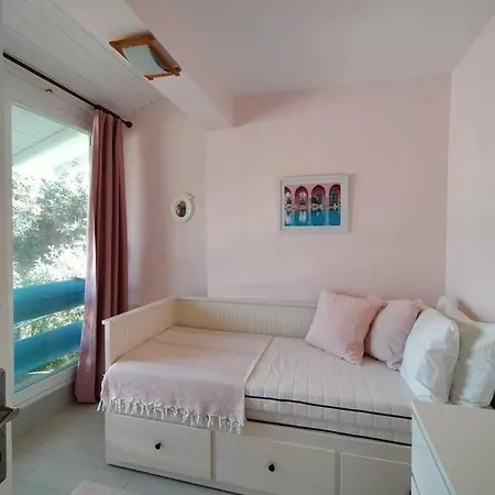 Dalyan - Deniz Manzarali Plaja Cok Yakin Bahceli Çeşme